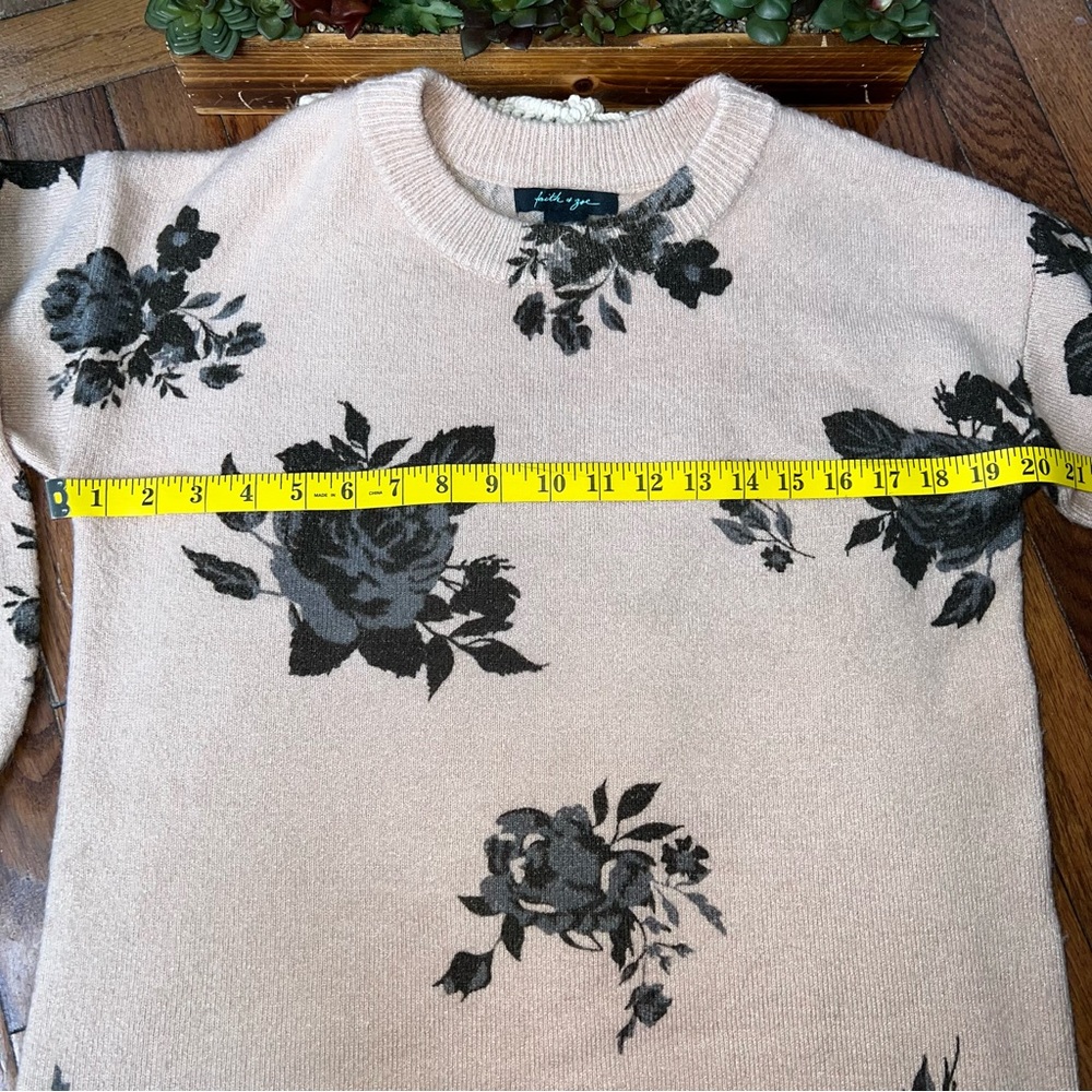 Faith & Zoe | Floral Sweater - Picture 2 of 5